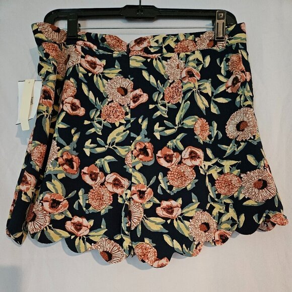 June & Hudson Floral Print High Rise Scallop Shorts Black Women's Size Med NWT - Picture 2 of 8